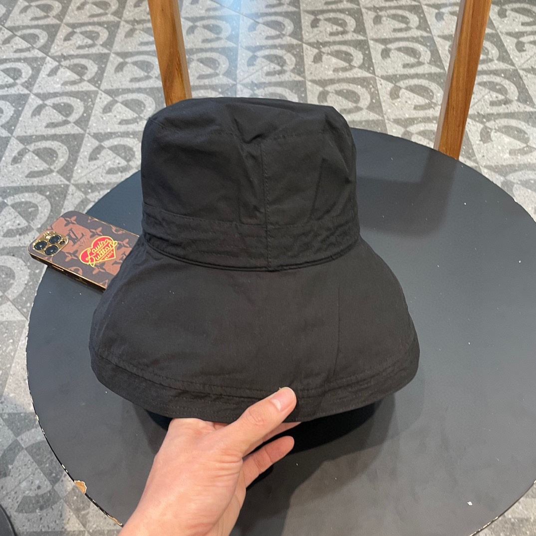 Loewe Caps